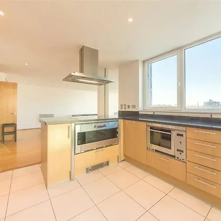 Panoramic Riverside Facing - 2 Bed - 2 Bath - 2 Balconies - In London Nine Elms Exterior photo