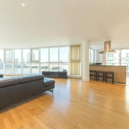 Panoramic Riverside Facing - 2 Bed - 2 Bath - 2 Balconies - In London Nine Elms Exterior photo