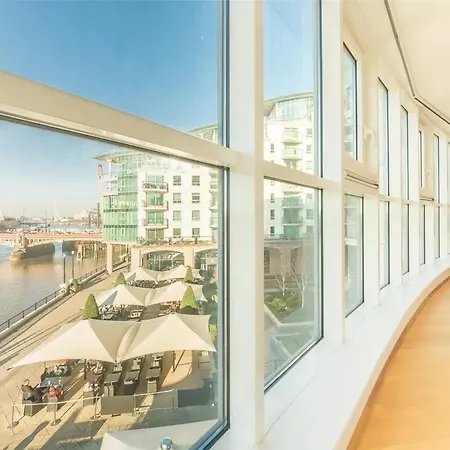 Panoramic Riverside Facing - 2 Bed - 2 Bath - 2 Balconies - In London Nine Elms Exterior photo