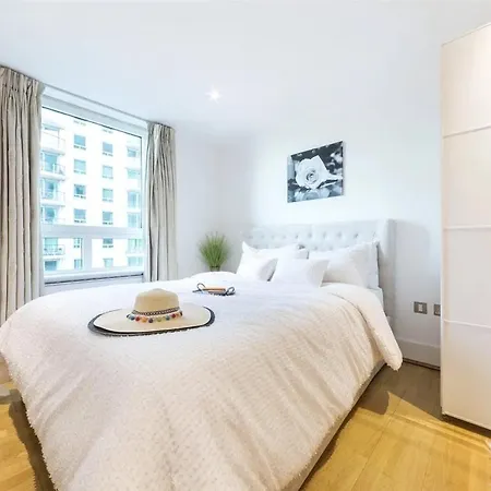 Panoramic Riverside Facing - 2 Bed - 2 Bath - 2 Balconies - In London Nine Elms Exterior photo
