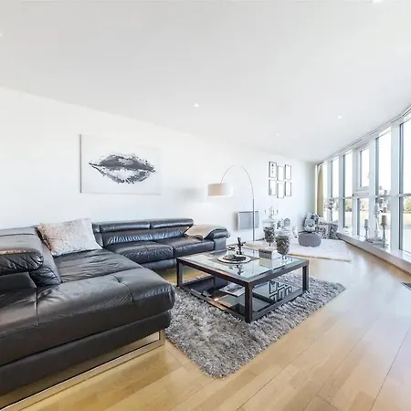 Panoramic Riverside Facing - 2 Bed - 2 Bath - 2 Balconies - In London Nine Elms Exterior photo