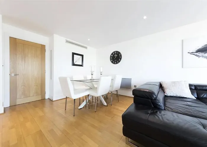 Panoramic Riverside Facing - 2 Bed - 2 Bath - 2 Balconies - In London Nine Elms
