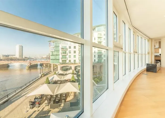 Panoramic Riverside Facing - 2 Bed - 2 Bath - 2 Balconies - In London Nine Elms